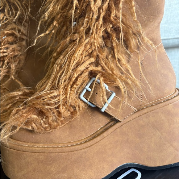 DollsKill | NWB Current Mood Bratz Y2K Platform Yasmin Brown Fur Boots - Picture 4 of 9